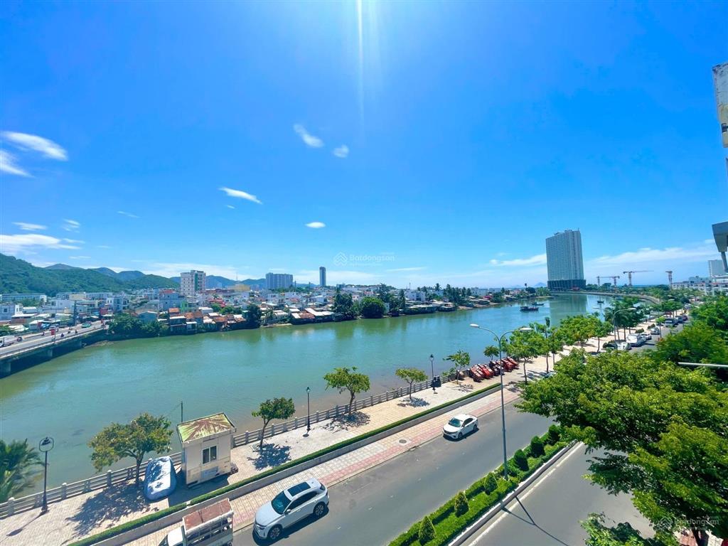 Căn hộ cao cấp view sông nha trang  2pn  cách biển 800m