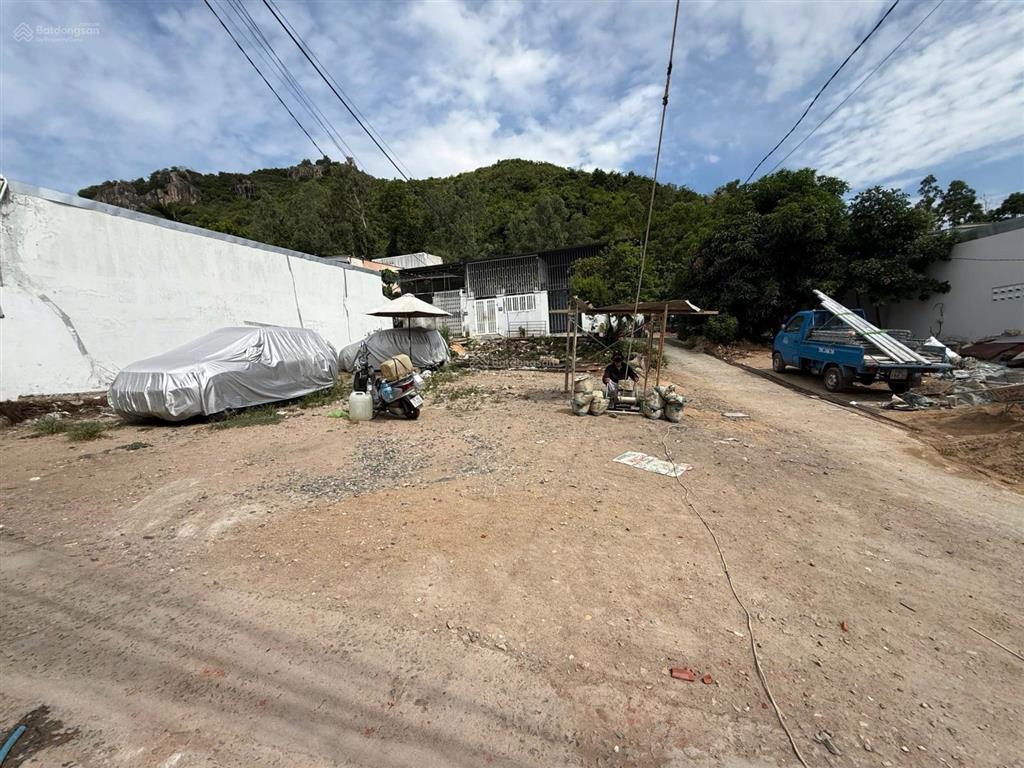 Bán đất 2 mặt tiền bắc nha trang 40,7m  ô tô tận đất  chỉ 1,299 tỷ