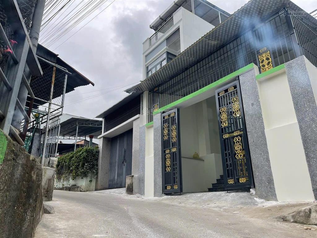 Nhà 2 tầng 133m2 vĩnh hải ô tô tới nhà đang thuê 8 triệu/tháng 3,999 tỷ