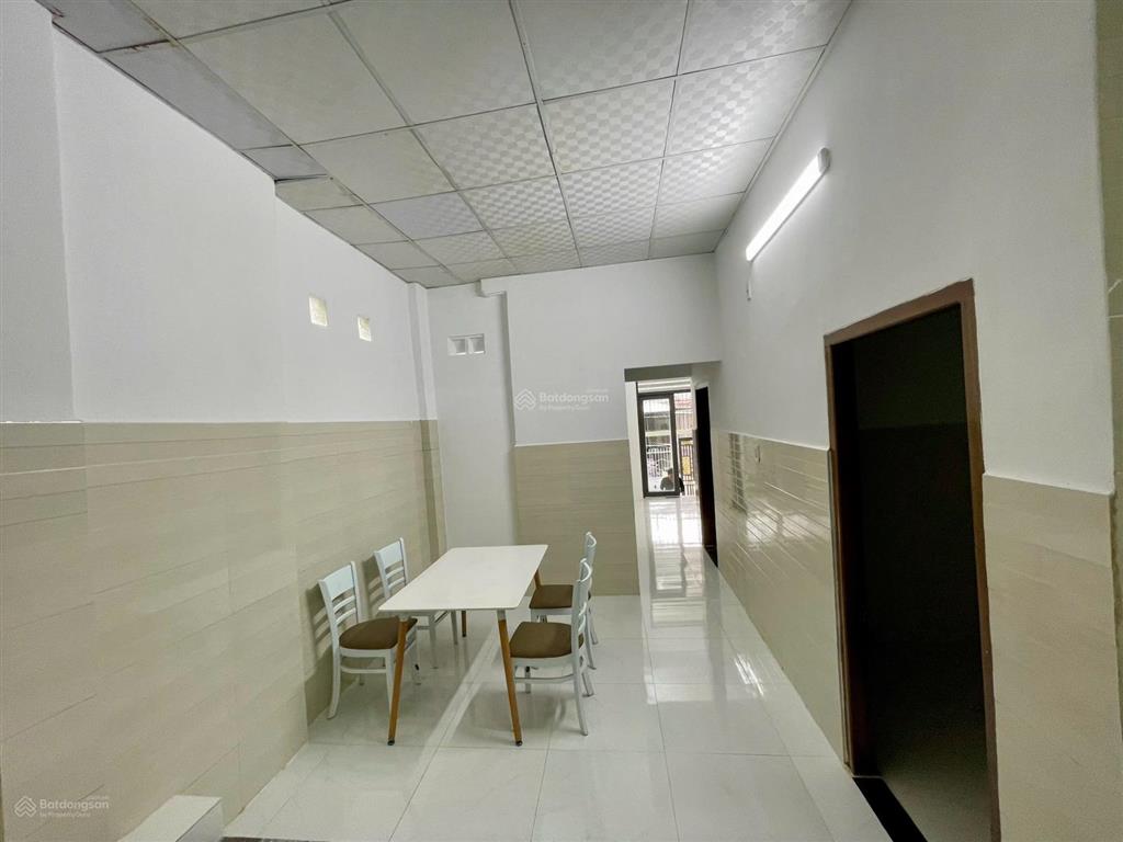 Cho thuê nhà 2 tầng gần biển nha trang ô tô tới cửa, 4 phòng ngủ rộng rãi, cho thuê ngay!