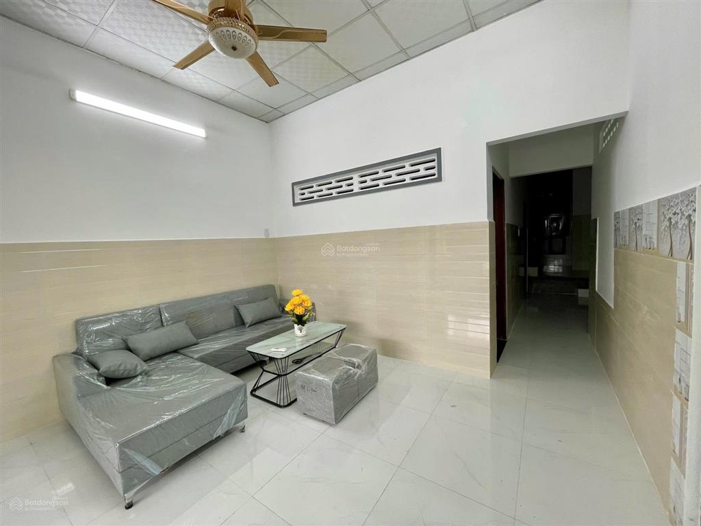 Cho thuê nhà 2 tầng gần biển nha trang ô tô tới cửa, 4 phòng ngủ rộng rãi, cho thuê ngay!
