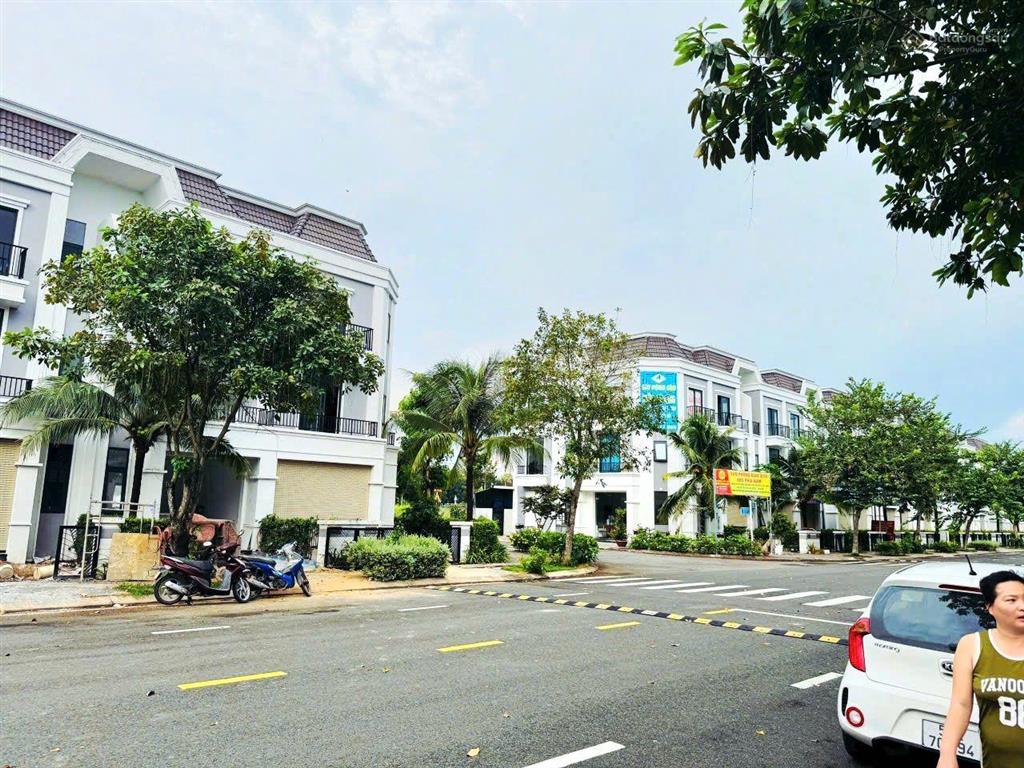 Bán gấp nền đất 90m2 (5m* 18m) đã có sổ.vị trí đẹp không cống, không trụ, không đâm đường