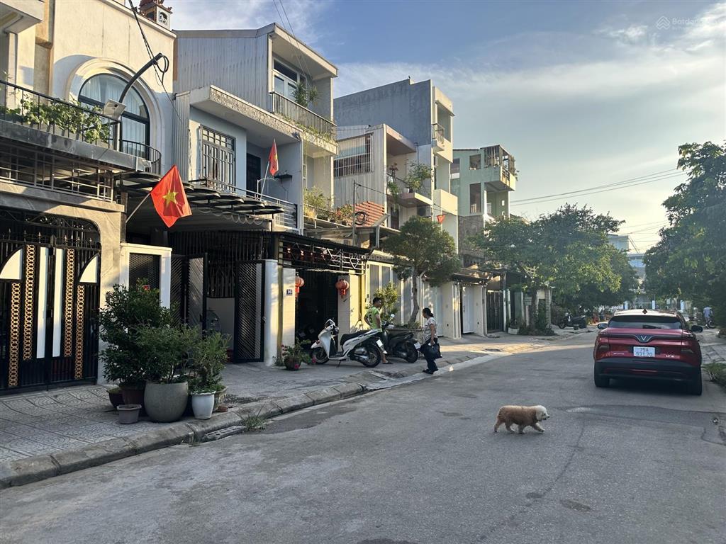 Chủ cần tiền giảm mạnh 600 triệu, nhà mới xây 3 tầng 5 phòng ngủ vỹ dạ huế