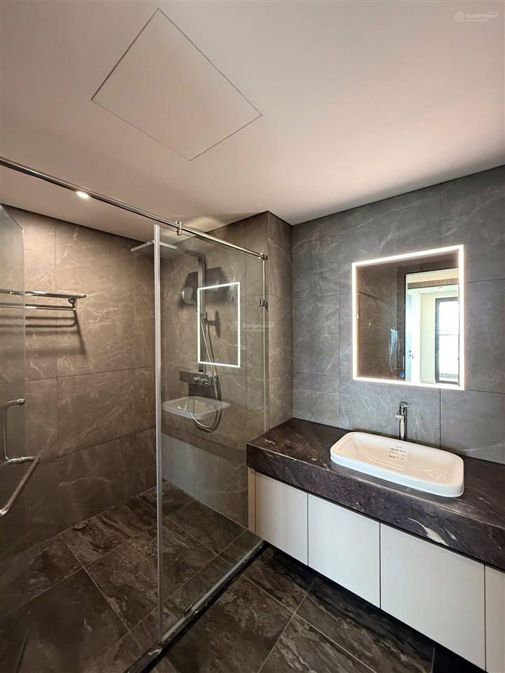 Noble riverside 3 phòng ngủ 162.8 m2 tầng trung, view sông, giá tốt 11.3 tỷ (95%) đang có hđ thuê