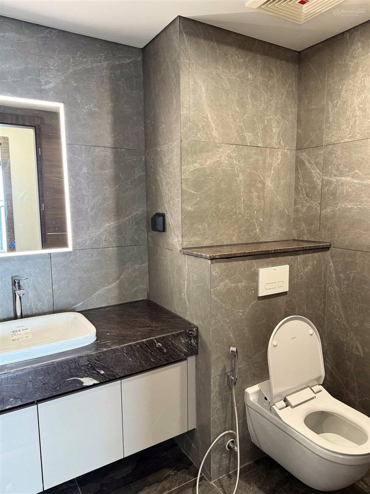 Noble riverside 3 phòng ngủ 162.8 m2 tầng trung, view sông, giá tốt 11.3 tỷ (95%) đang có hđ thuê