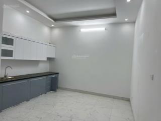 Nhà dân xây 3 tầng, 3pn, khách , bếp, dt50m cách 30m ra đường ngọc hồi, 500m là bx nước ngầm