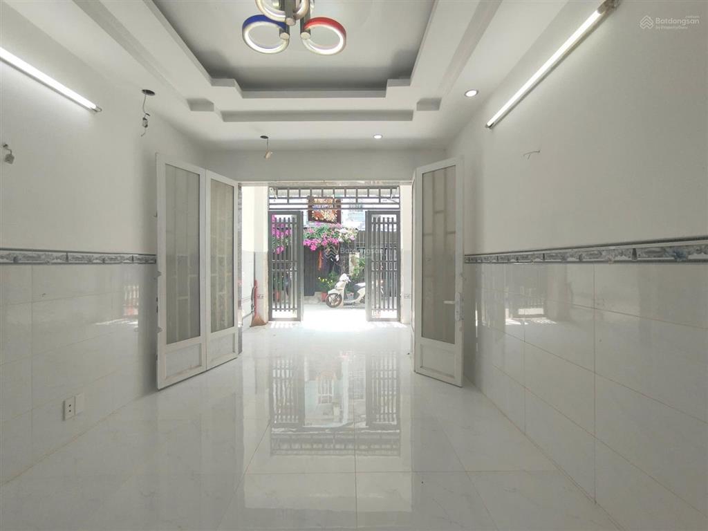 Nhà bán giá chỉ 2,1 tỷ  gần cầu long kiển, đường lê văn lương, nhà bè.