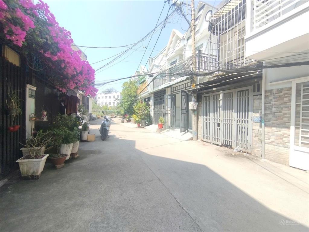 Nhà bán giá chỉ 2,1 tỷ  gần cầu long kiển, đường lê văn lương, nhà bè.