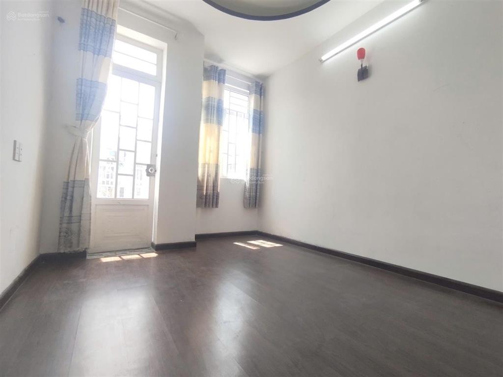 Nhà bán giá chỉ 2,1 tỷ  gần cầu long kiển, đường lê văn lương, nhà bè.