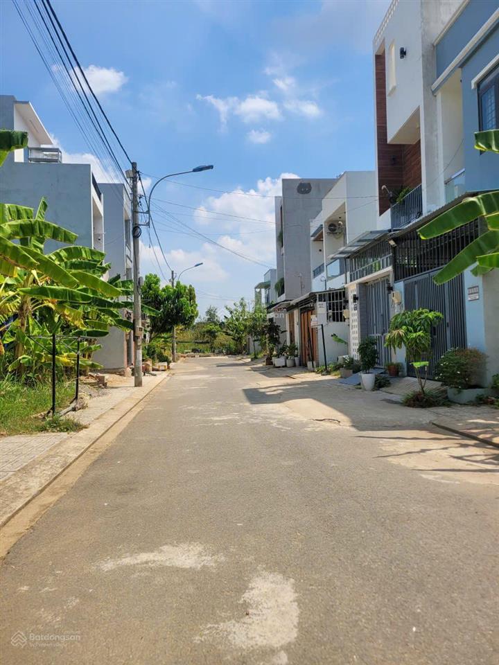 Bán đất đường trường lưu cạnh chợ long trường 50,4m2 giá 3,1 tỉ