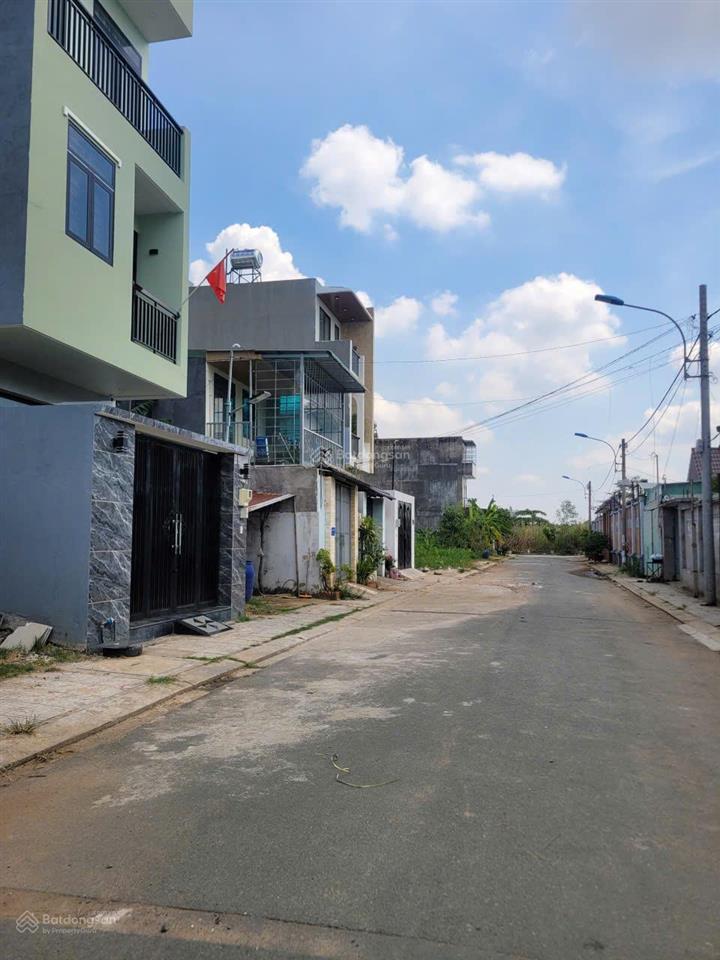Bán đất đường trường lưu, cạnh chợ long trường 62,3m2 giá 3,45 tỷ