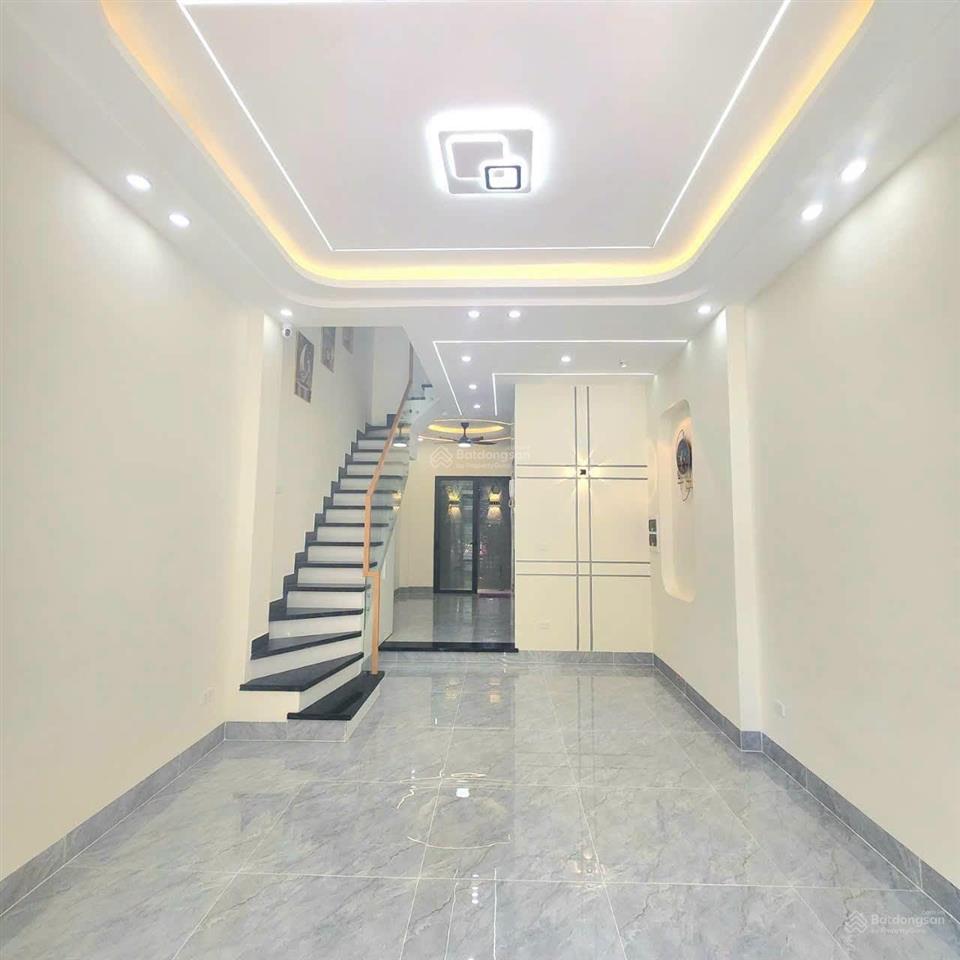 Nhà 4 tầng có thang máy sát đông tăng longchợ long trường giá đầu tư 6.39 tỷ