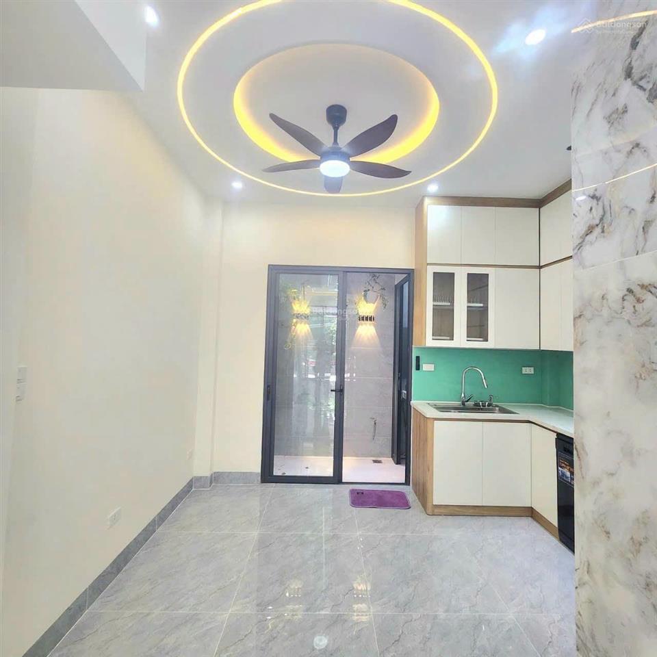 Nhà 4 tầng có thang máy sát đông tăng longchợ long trường giá đầu tư 6.39 tỷ