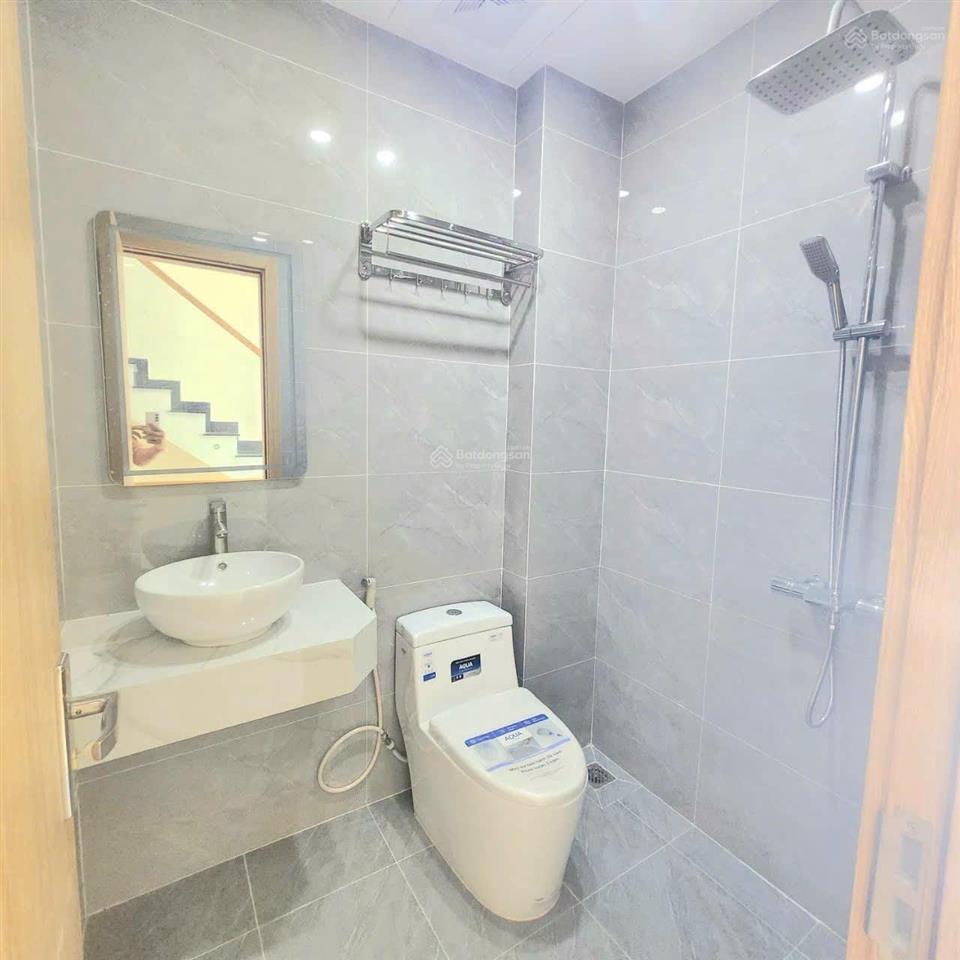 Nhà 4 tầng có thang máy sát đông tăng longchợ long trường giá đầu tư 6.39 tỷ