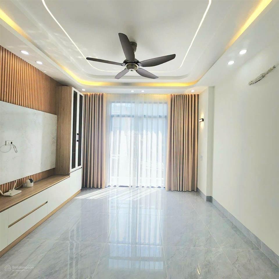 Nhà 4 tầng có thang máy sát đông tăng longchợ long trường giá đầu tư 6.39 tỷ