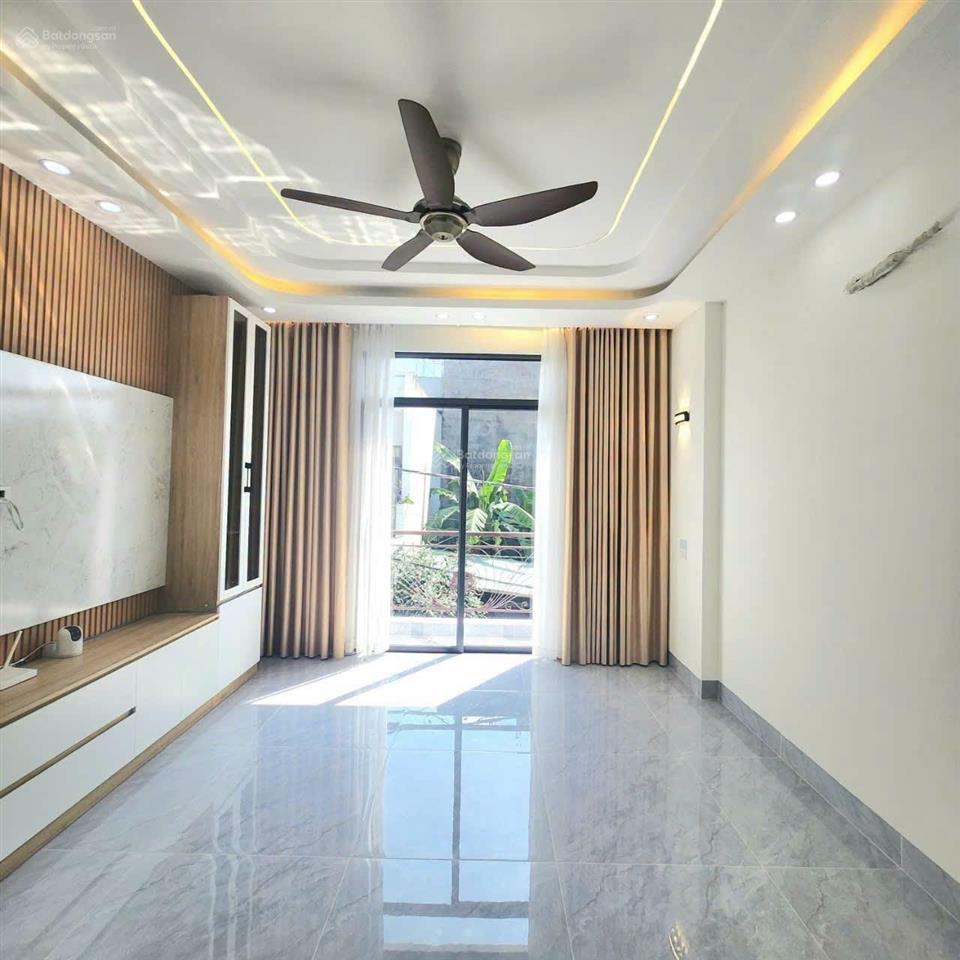 Nhà 4 tầng có thang máy sát đông tăng longchợ long trường giá đầu tư 6.39 tỷ