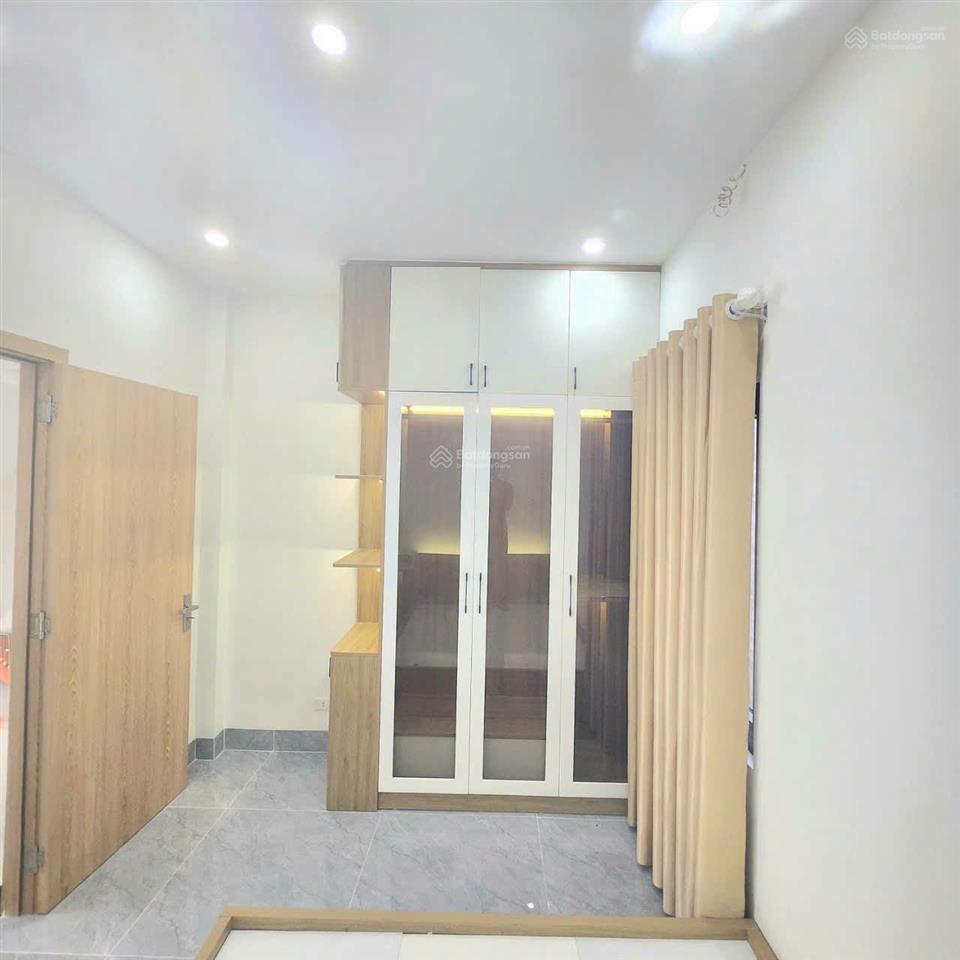 Nhà 4 tầng có thang máy sát đông tăng longchợ long trường giá đầu tư 6.39 tỷ