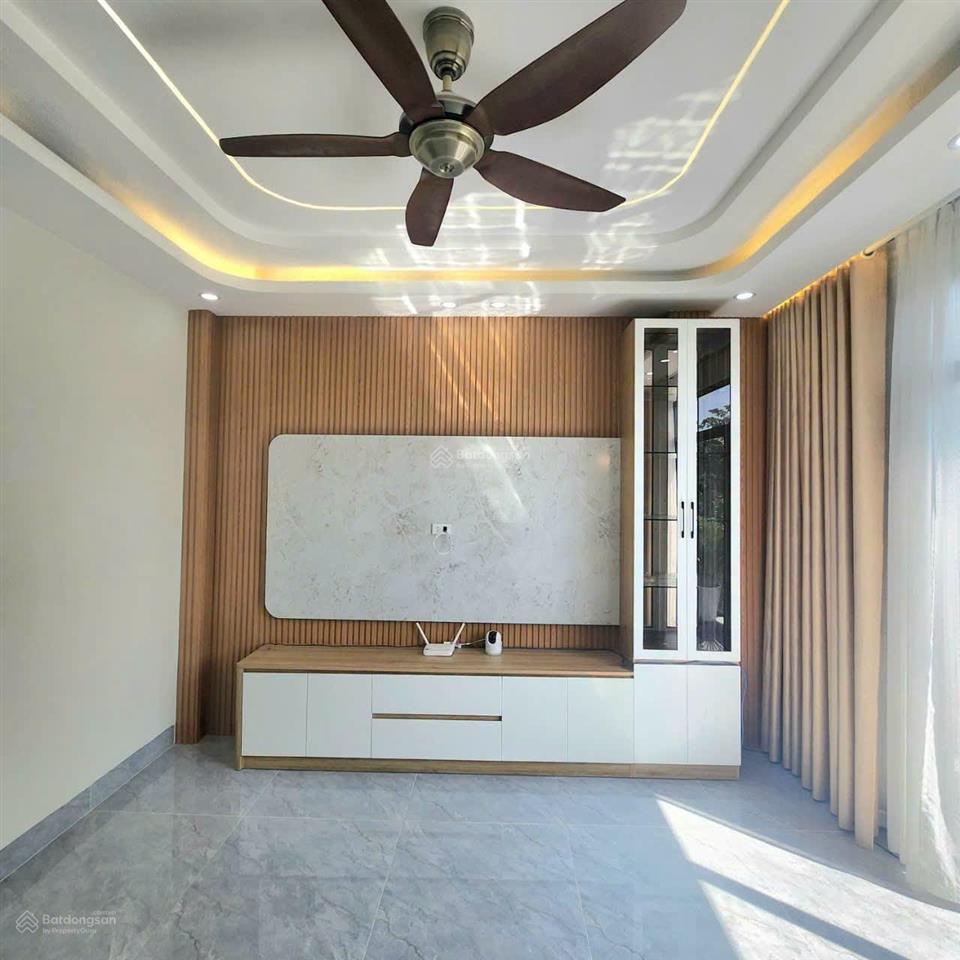 Nhà 4 tầng có thang máy sát đông tăng longchợ long trường giá đầu tư 6.39 tỷ