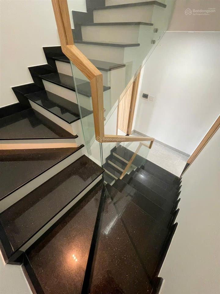 Bán nhà 1 sẹc lò lu 60m2 (4x15) ô tô 7 chỗ vào nhà 4pn khép kín view landmark 81