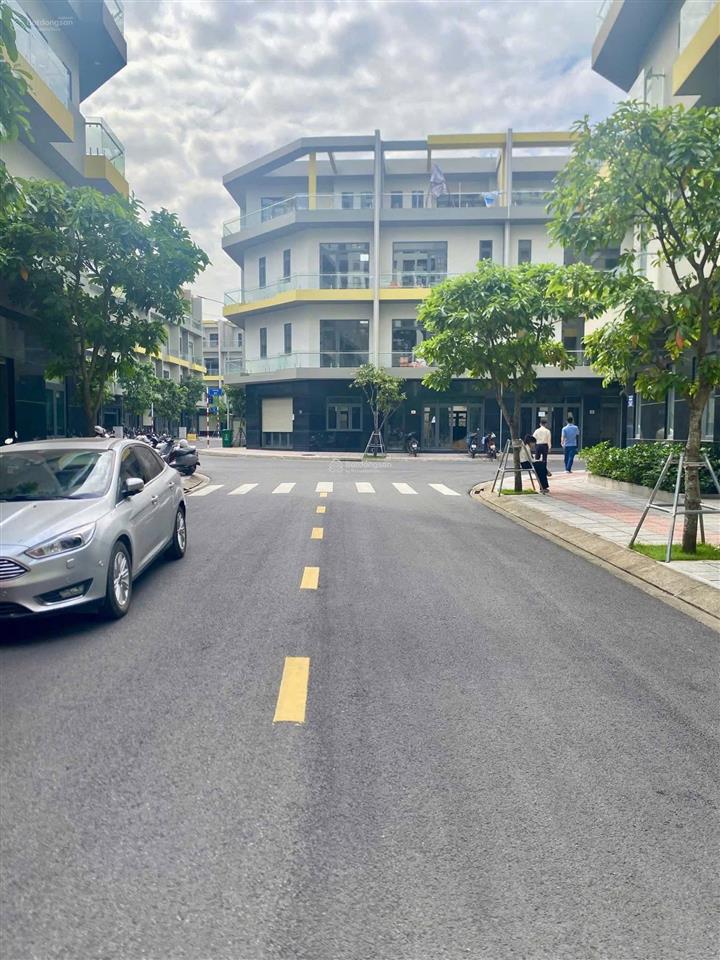 Cho thuê nhà phố thương mại bcons uni valley 12 triệu/tháng