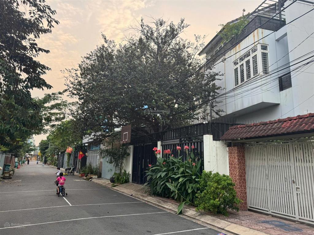 17 tỷ sở hữu biệt thự 200m² gần vincom lê văn việt q9, có sẵn dòng tiền