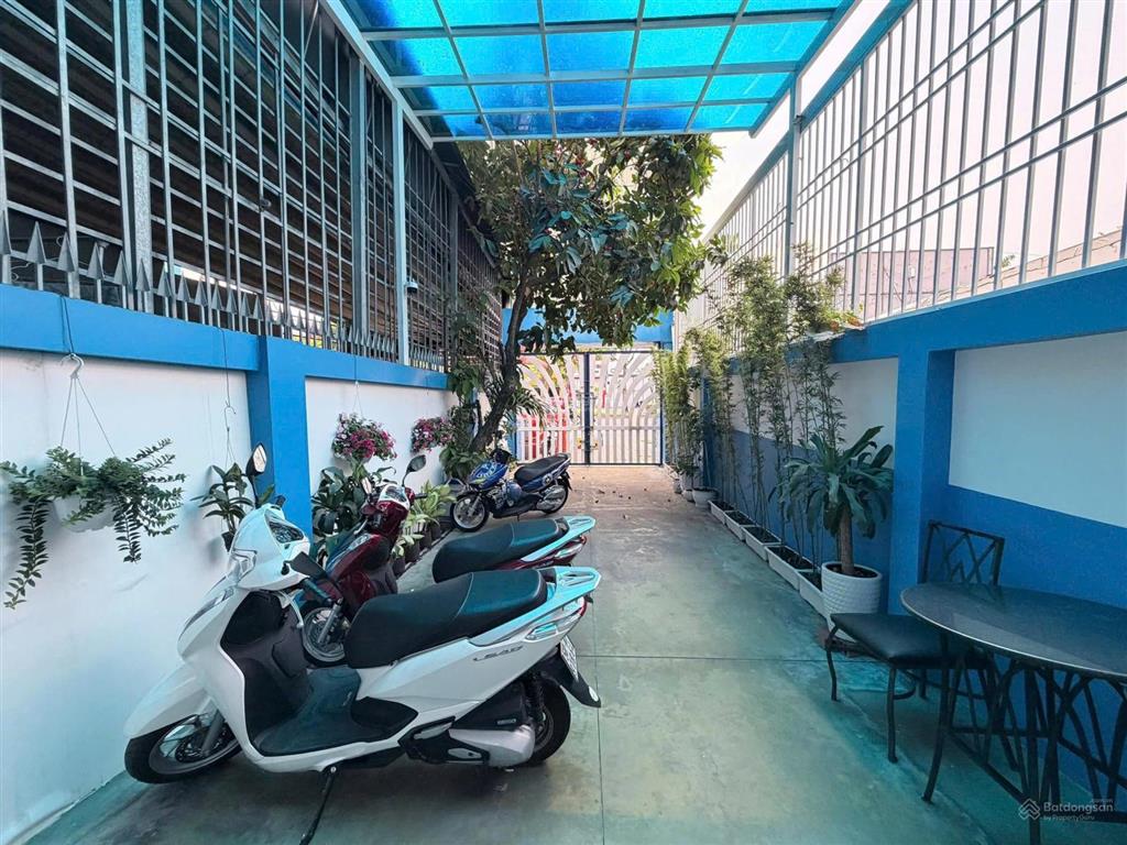 Tòa nhà 5 tầng trần não, công nhận 122,8m2 giá 63 tỷ