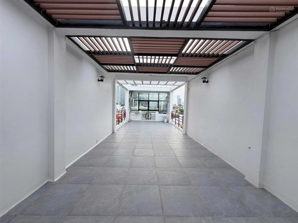 Tòa nhà 5 tầng trần não, công nhận 122,8m2 giá 63 tỷ