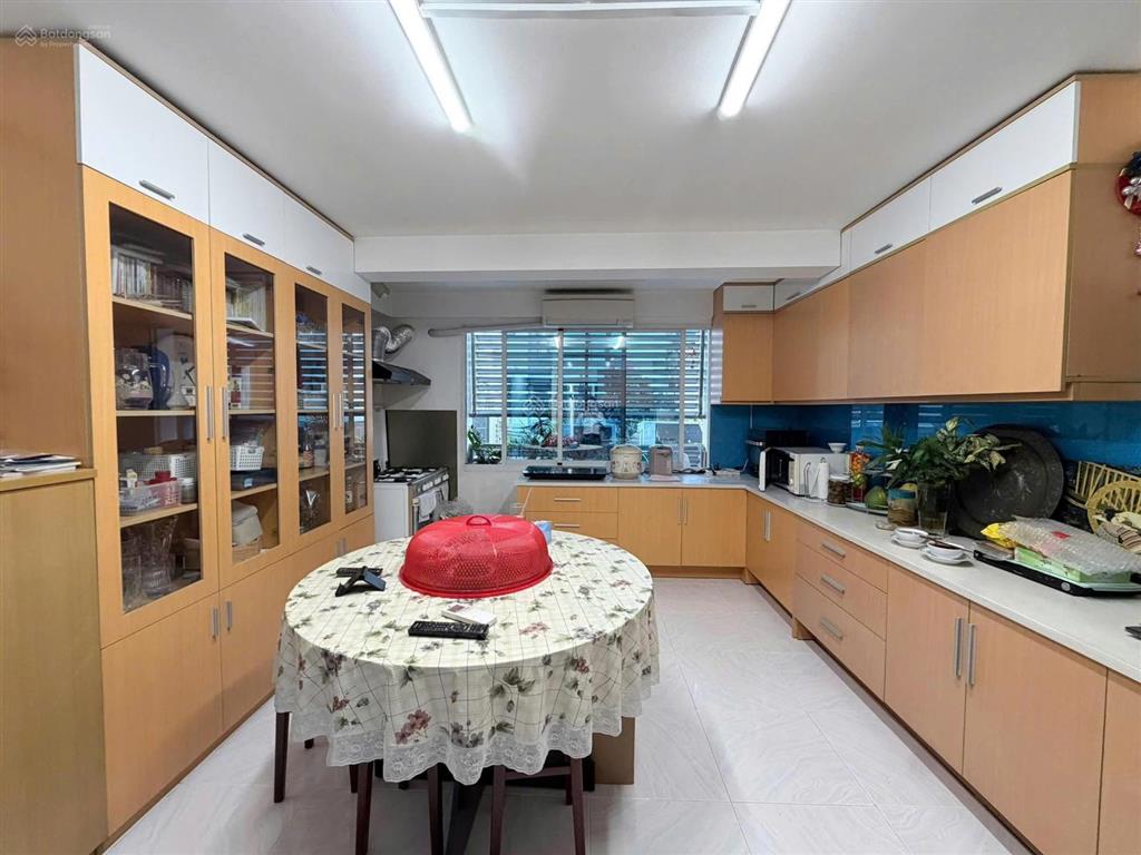 Tòa nhà 5 tầng trần não, công nhận 122,8m2 giá 63 tỷ