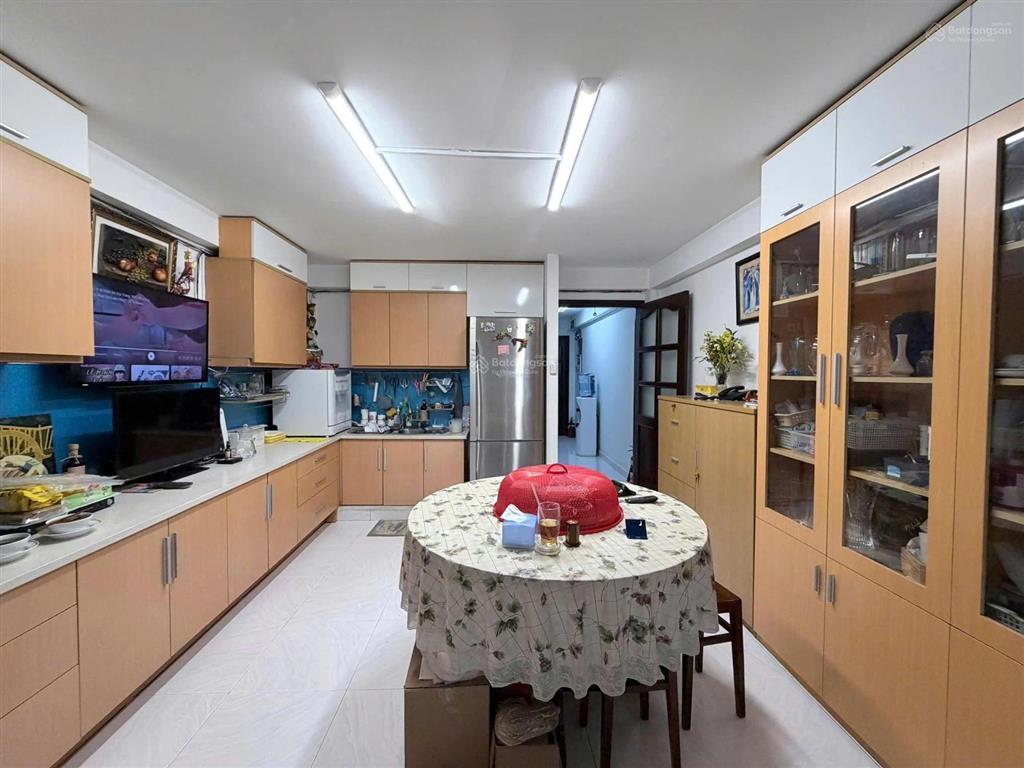 Tòa nhà 5 tầng trần não, công nhận 122,8m2 giá 63 tỷ