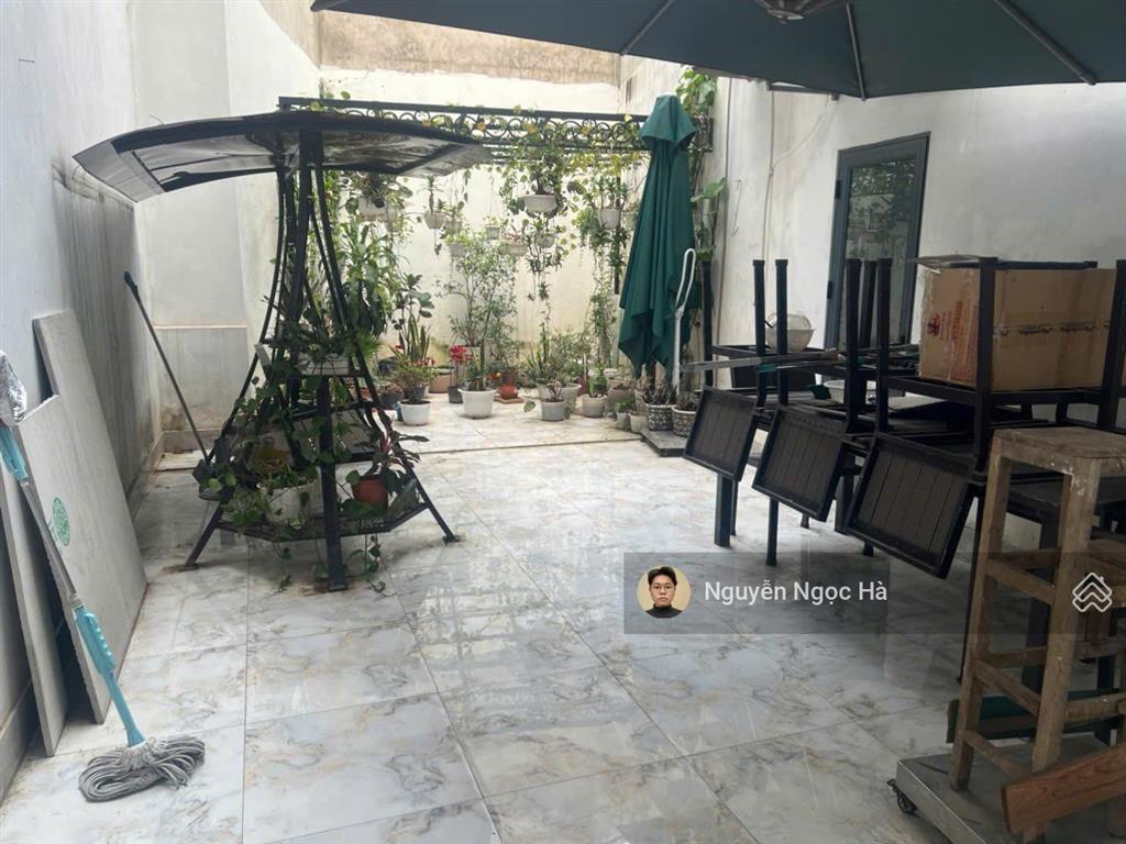 Cho thuê nhà mặt phố 8/3, 20 triệu/th, dt 150m2x2 tầng, đẹp, nhiều tiện ích