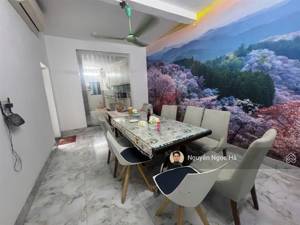 Cho thuê nhà mặt phố 8/3, 20 triệu/th, dt 150m2x2 tầng, đẹp, nhiều tiện ích