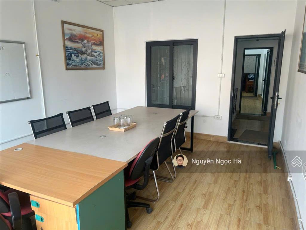 Cho thuê nhà mặt phố 8/3, 20 triệu/th, dt 150m2x2 tầng, đẹp, nhiều tiện ích