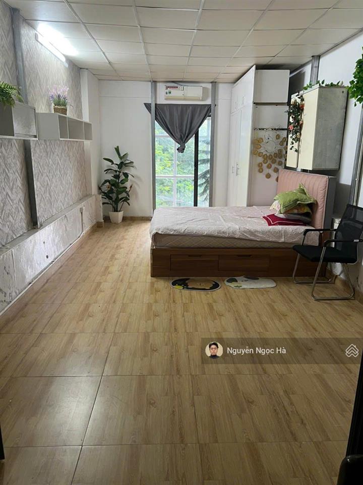 Cho thuê nhà mặt phố 8/3, 20 triệu/th, dt 150m2x2 tầng, đẹp, nhiều tiện ích