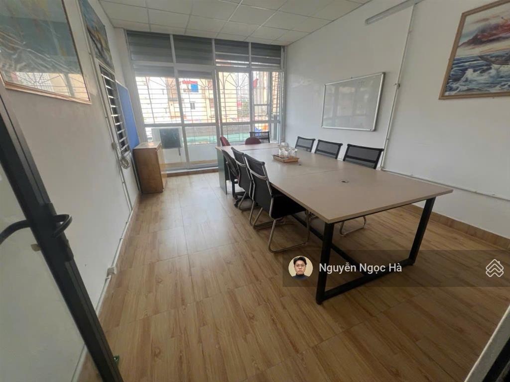 Cho thuê nhà mặt phố 8/3, 20 triệu/th, dt 150m2x2 tầng, đẹp, nhiều tiện ích
