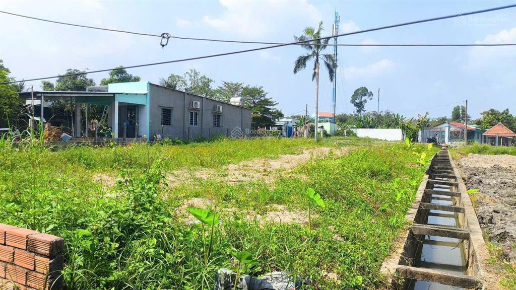 Tôi cần bán lô đất góc 2 mặt tiền ngay trung tâm hành chính xã thái mỹ  giá chỉ hơn 1 tỷ