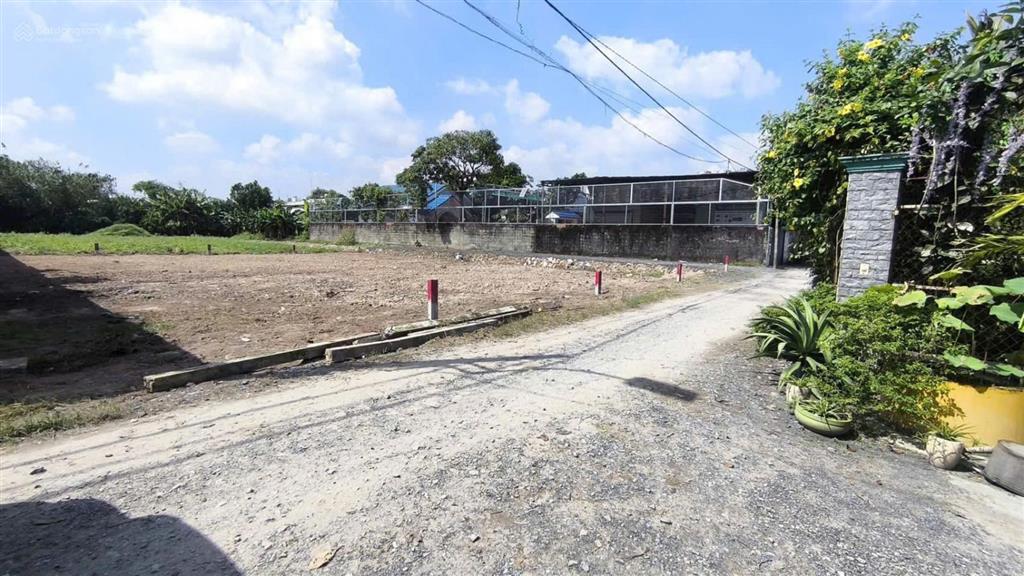 Tôi cần bán lô đất góc 2 mặt tiền ngay trung tâm hành chính xã thái mỹ  giá chỉ hơn 1 tỷ