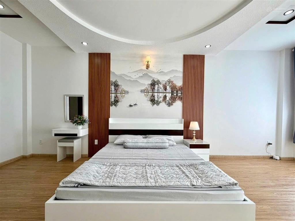 Duy nhất ! lô góc phố chùa bộc, ngõ nông sát phố, nhà mới koong, sân xe, không qh, 41m2*5t