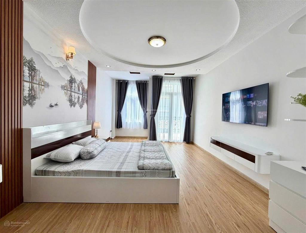 Duy nhất ! lô góc phố chùa bộc, ngõ nông sát phố, nhà mới koong, sân xe, không qh, 41m2*5t