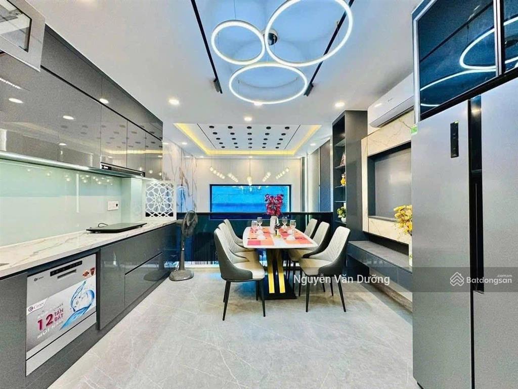 Nhà riêng phố thịnh quang, thang máy, nhà đẹp ở ngay, ngõ nông gần mặt phố, sân xe riêng, 38m2*6t