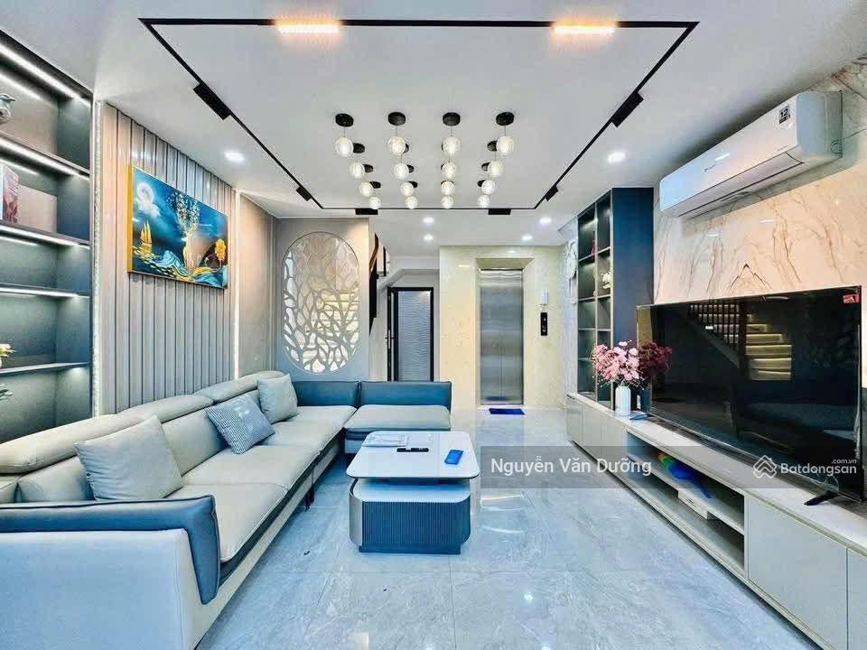 Nhà riêng phố thịnh quang, thang máy, nhà đẹp ở ngay, ngõ nông gần mặt phố, sân xe riêng, 38m2*6t