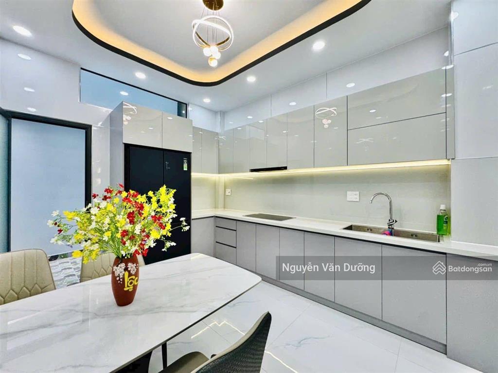 Giá mềm! phố hào nam,2 mặt thoáng ,ngõ thông, mặt ngõ kinh doanh ,dân xây chắc chắn, ở ngay 40m2*5t