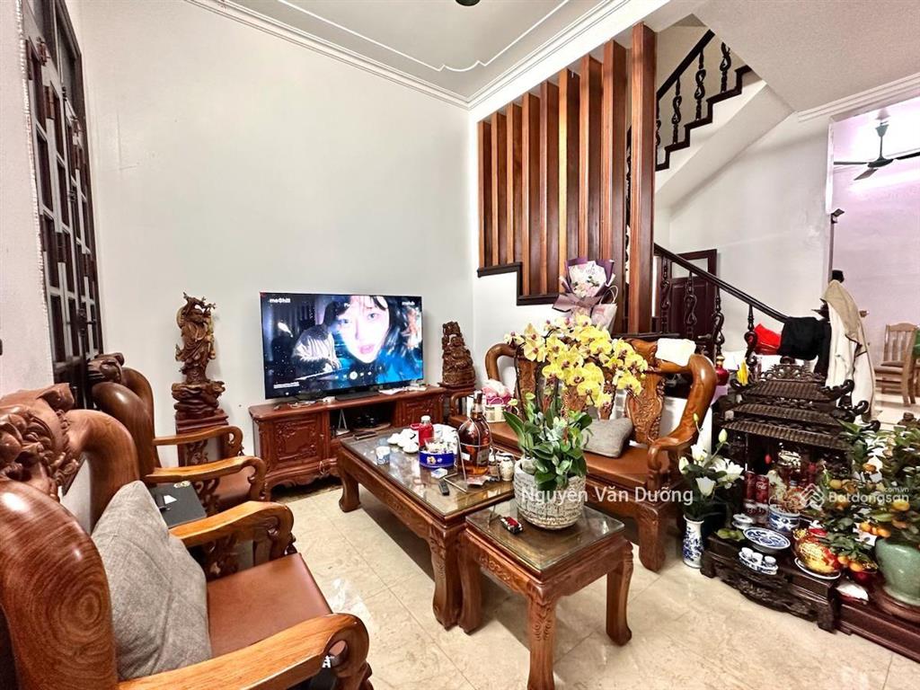 Chủ chuyển công tác nhờ bán gấp nhà thái thịnh! lô góc, sát phố, 20m ô tô tránh, ngõ thông, dt 39m2