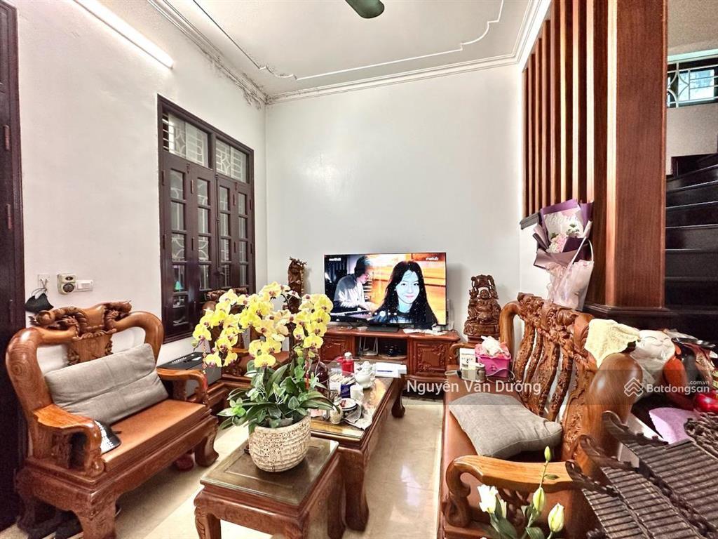 Chủ chuyển công tác nhờ bán gấp nhà thái thịnh! lô góc, sát phố, 20m ô tô tránh, ngõ thông, dt 39m2