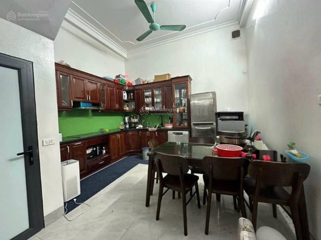 Phố trần quang diệu giáp hoàng cầu, ngõ nông, 2 mặt thoáng gần phố, ô tô đỗ gần, dt 38m2*5t