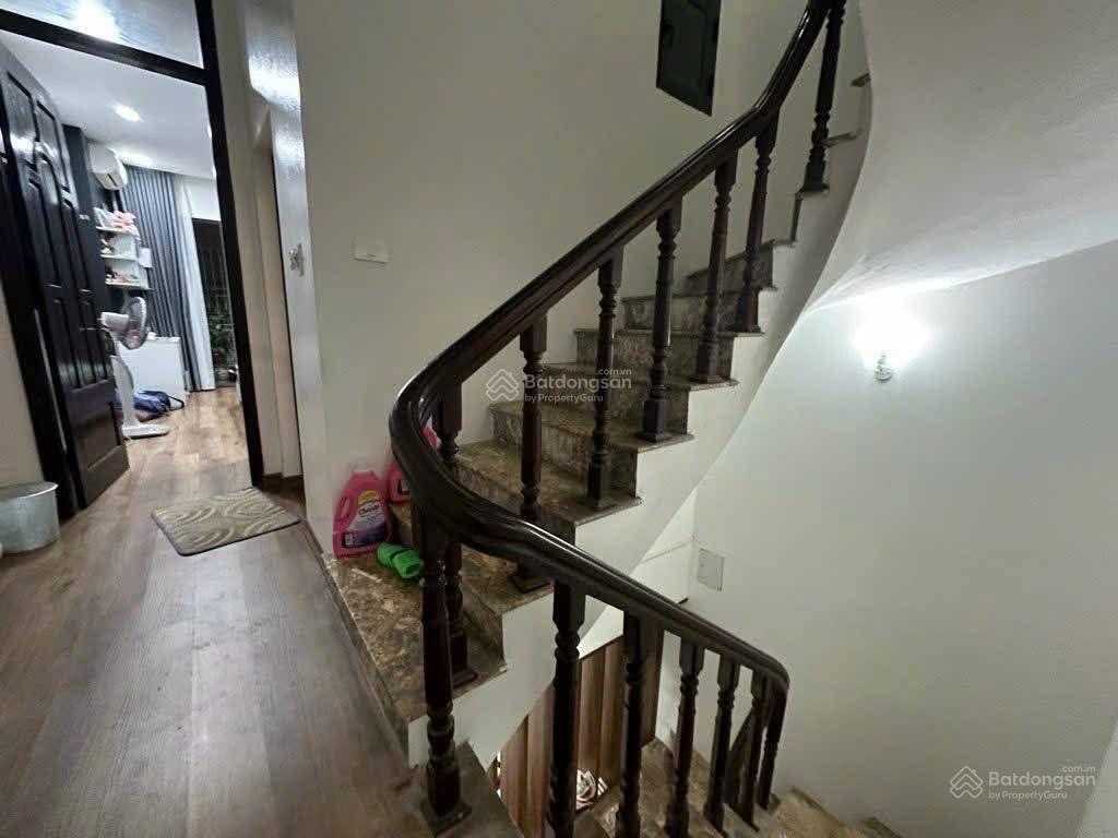 Phố trần quang diệu giáp hoàng cầu, ngõ nông, 2 mặt thoáng gần phố, ô tô đỗ gần, dt 38m2*5t