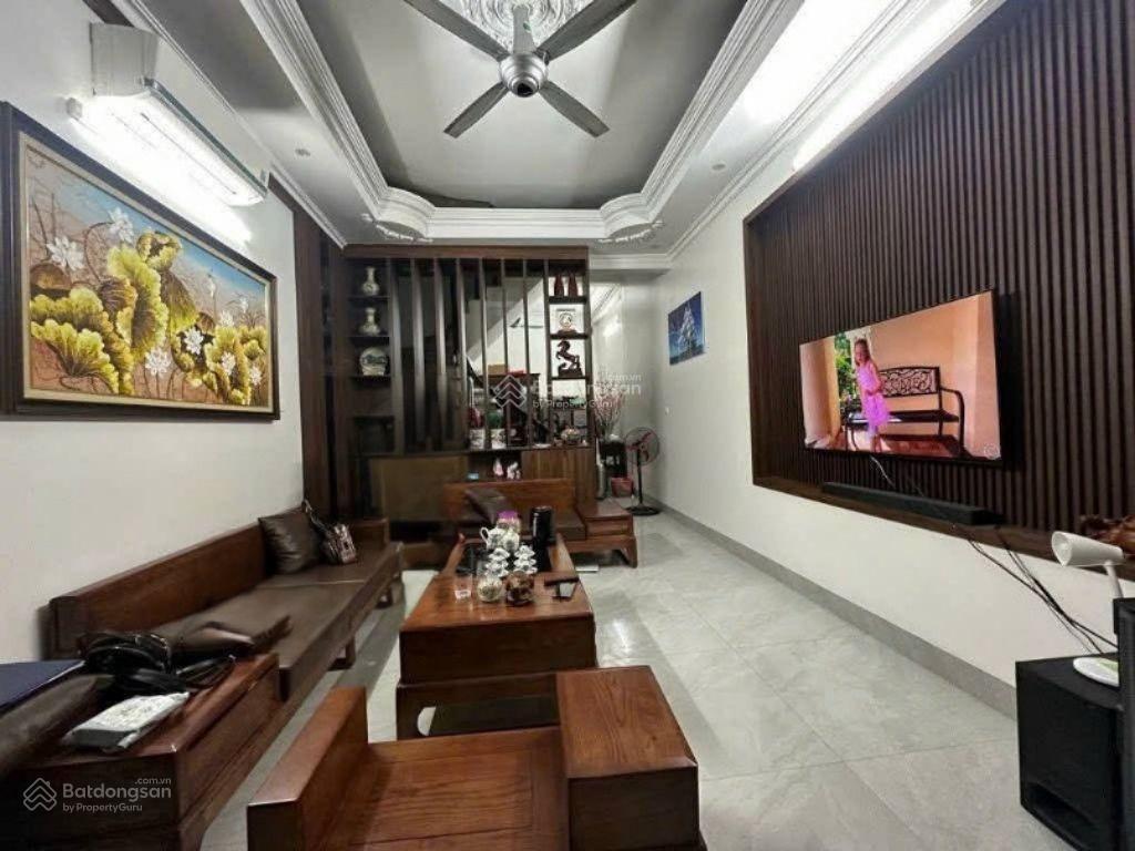 Phố trần quang diệu giáp hoàng cầu, ngõ nông, 2 mặt thoáng gần phố, ô tô đỗ gần, dt 38m2*5t