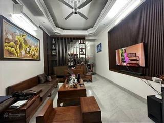 Phố trần quang diệu giáp hoàng cầu, ngõ nông, 2 mặt thoáng gần phố, ô tô đỗ gần, dt 38m2*5t