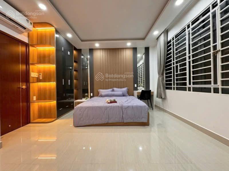 Nhà đẹp phố nguyễn chí thanh, huỳnh thúc kháng, ô tô cách 25m, gần ngoại thương, sân xe, 42m2*5t