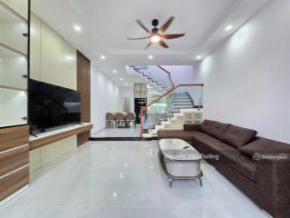 Chốt gấp! lô góc phố đặng tiến đông, ngõ thông gần phố, ô tô cách 30m, sân xe riêng, 38m2 * 5t