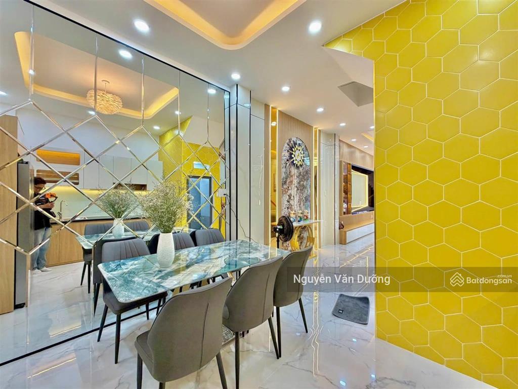 Chốt nhanh! lô góc phố đặng tiến đông, ngõ thông gần phố, ô tô cách 30m, sân xe riêng, dt 38m2 * 5t
